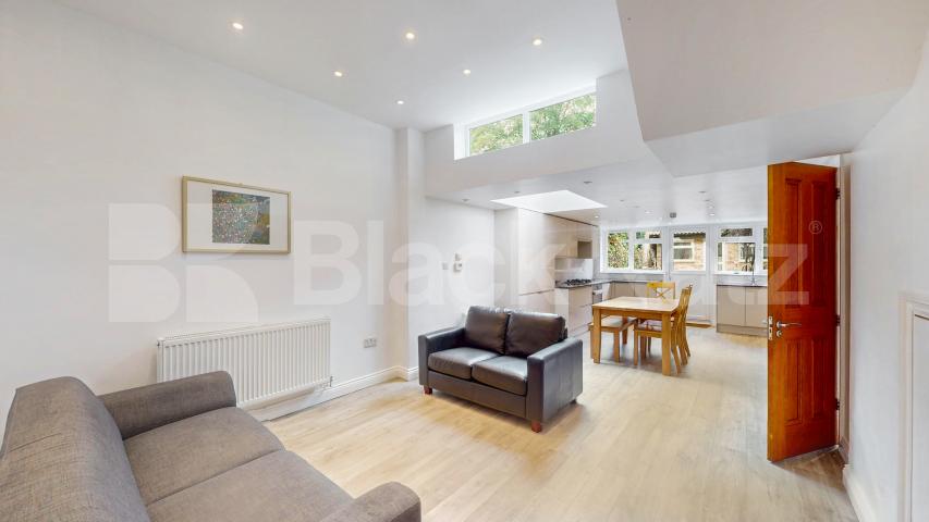 Elegant & Expansive Six Bed 4 Bath Residence with Private Garden in Holloway Mayton Street, Holloway